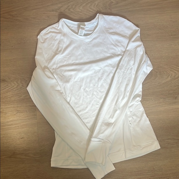 It’s Rulu Run Lululemon Long Sleeve - Picture 2 of 3